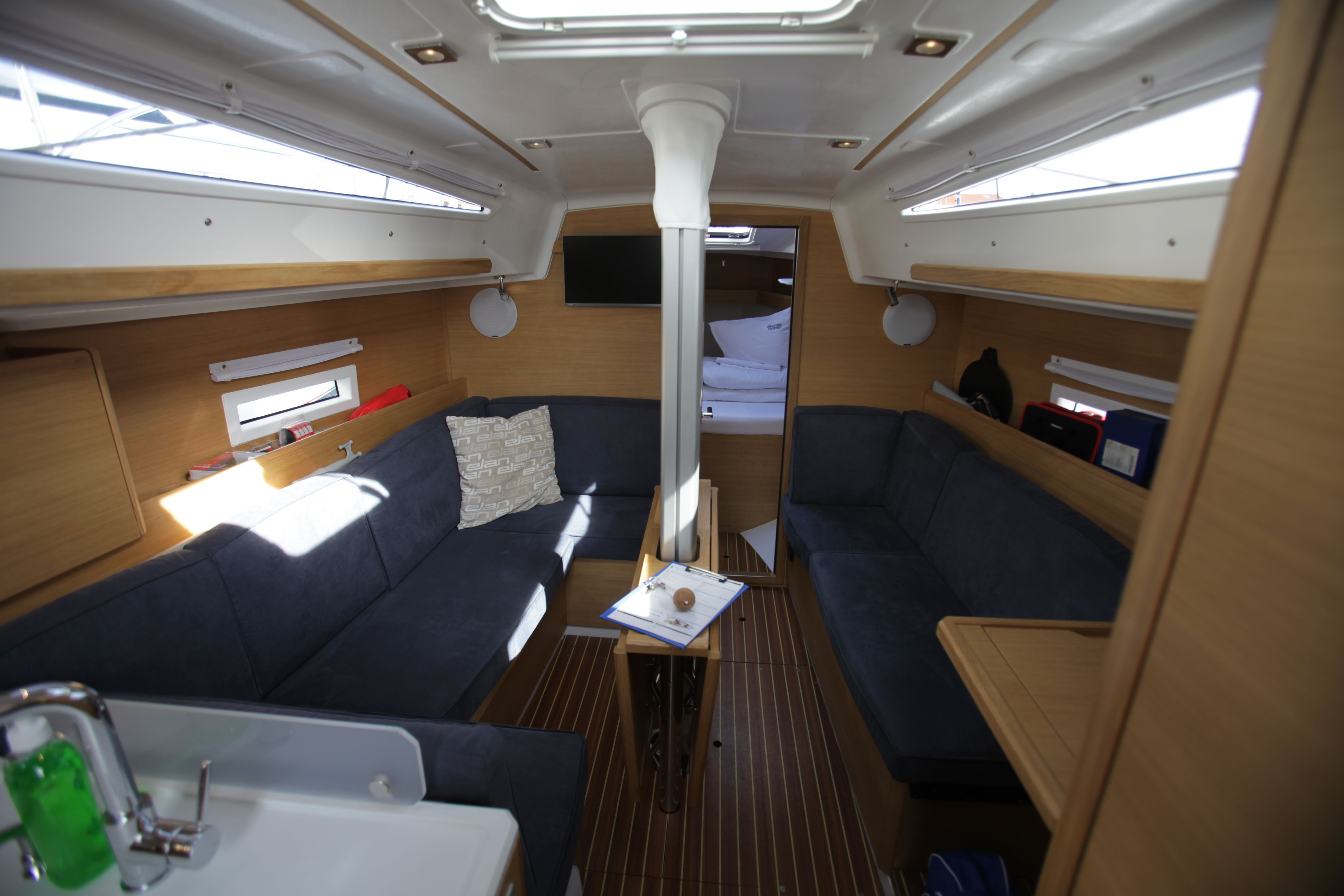 Elan E4 | Helena