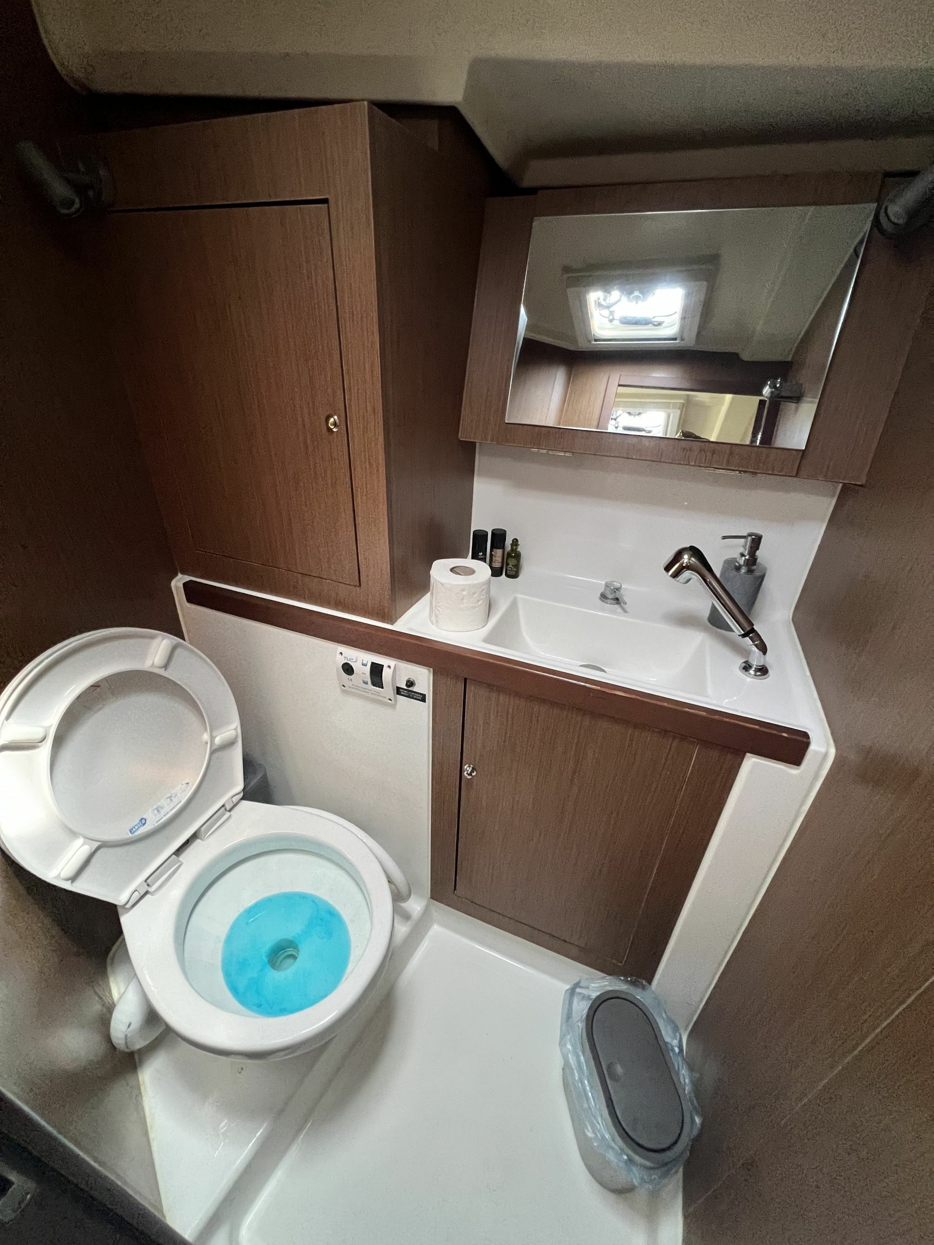 Beneteau Oceanis 41.1 | Salt Shaker