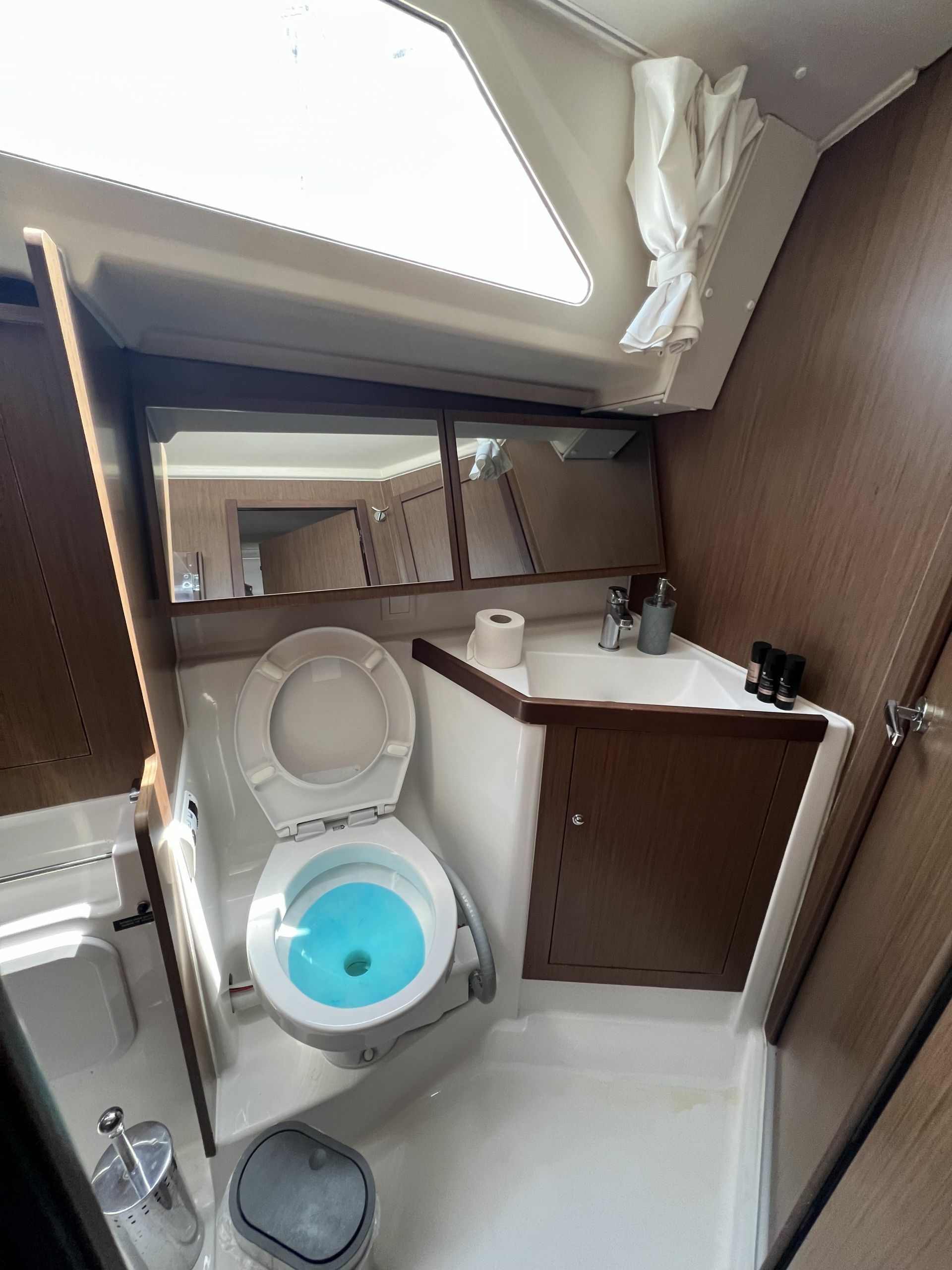 Beneteau Oceanis 41.1 | Salt Shaker
