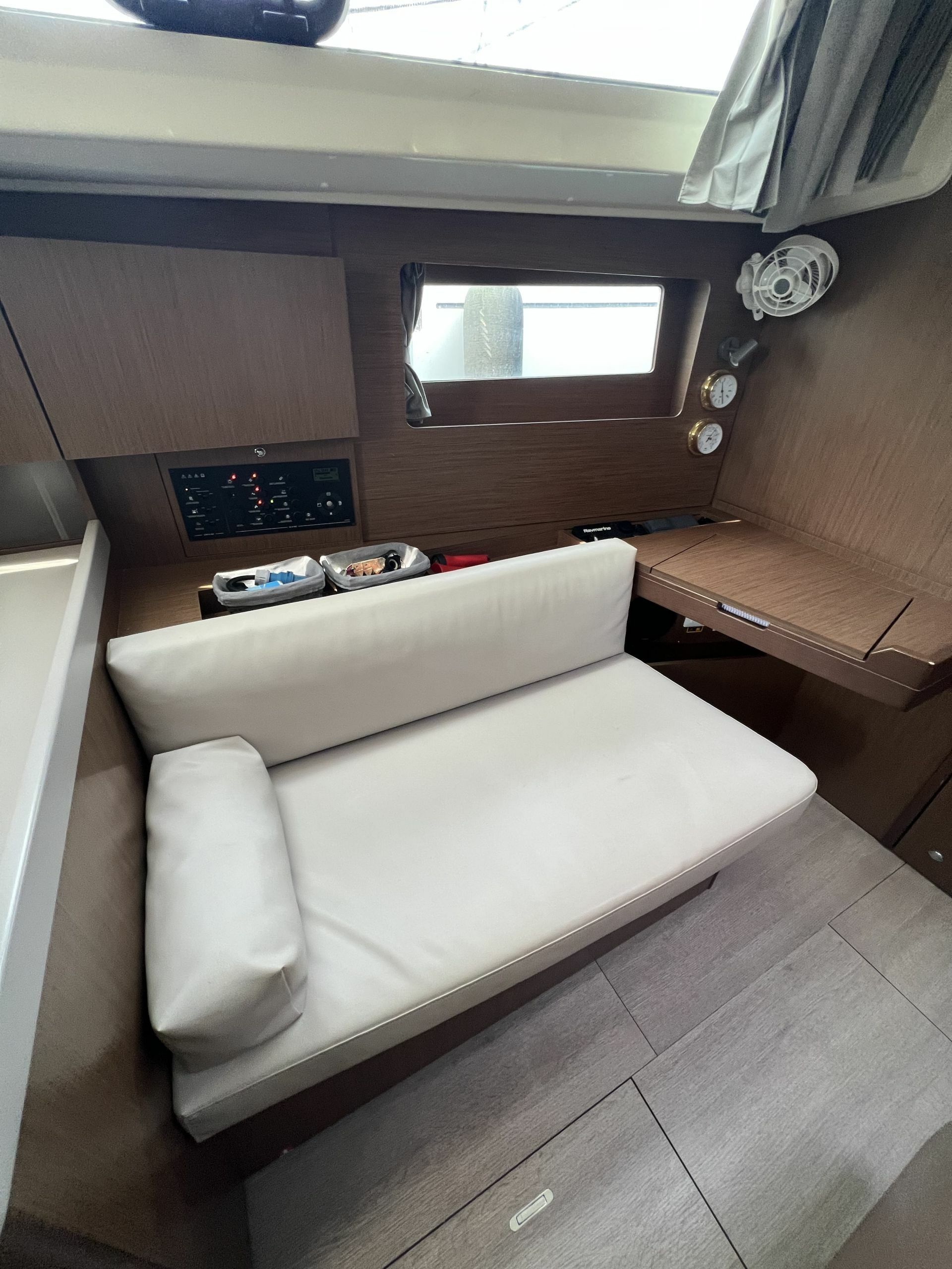 Beneteau Oceanis 41.1 | Salt Shaker