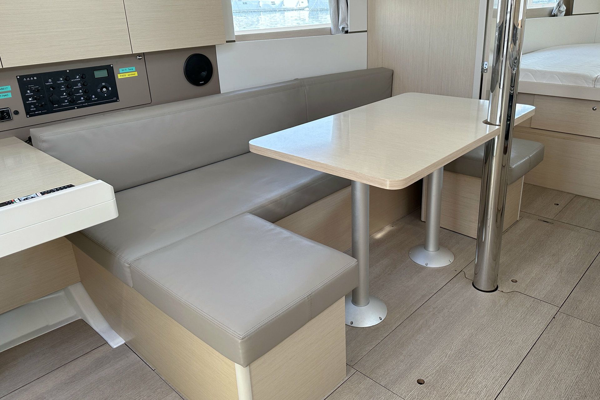 Beneteau Oceanis 38.1 | Tena