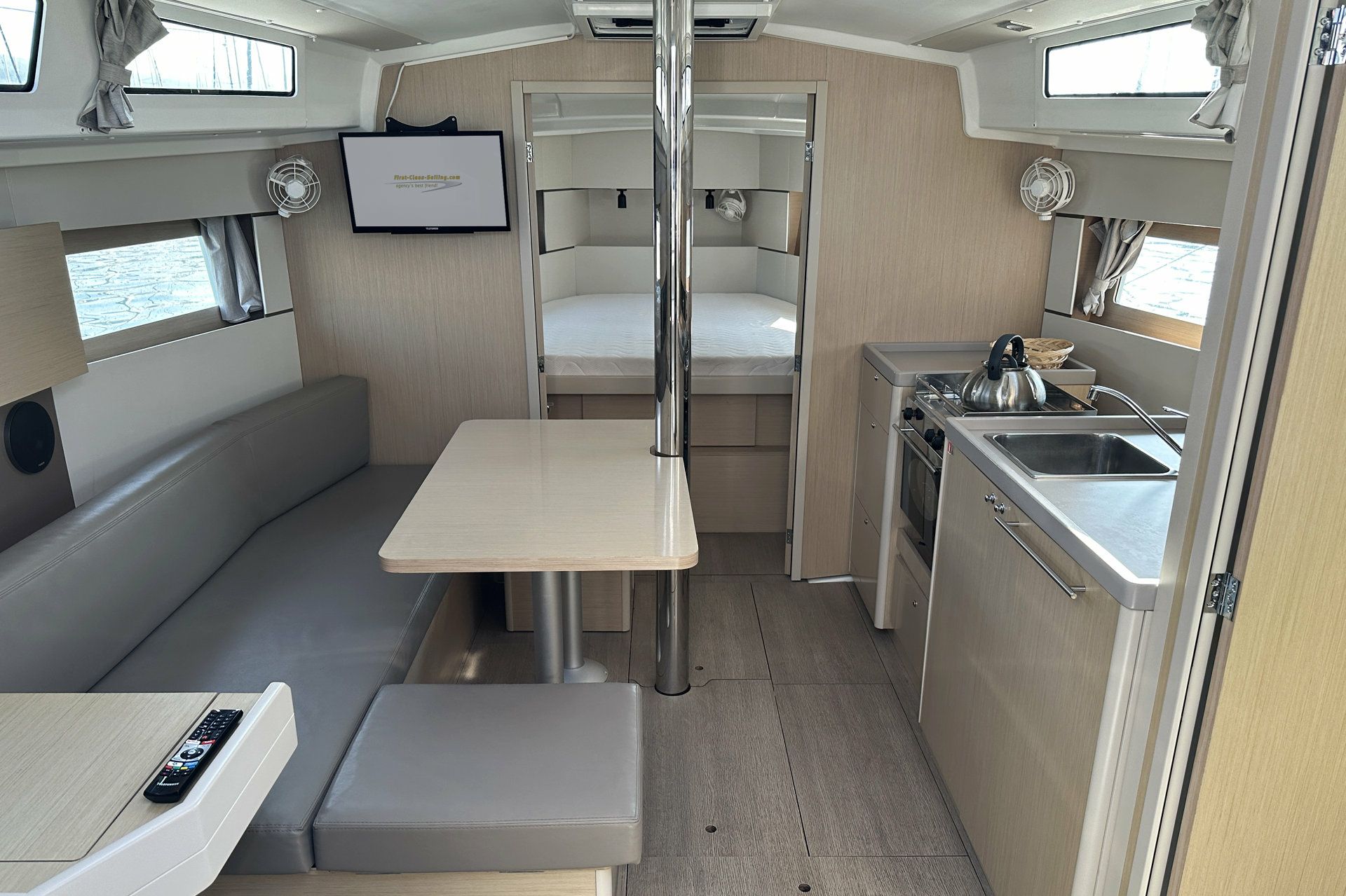 Beneteau Oceanis 38.1 | Tena