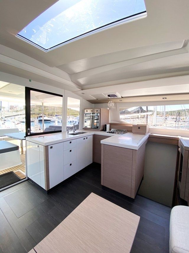 Fountaine Pajot Astrea 42 | Ion