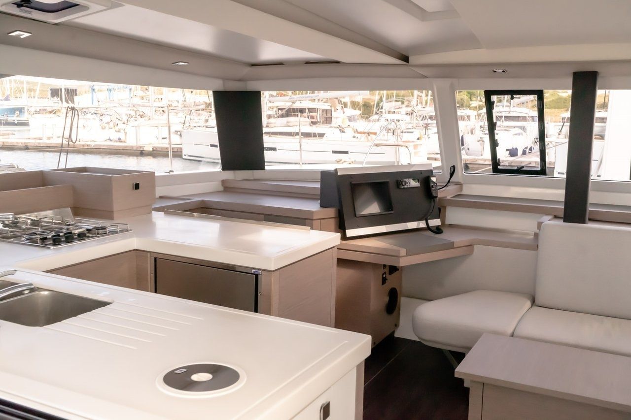 Fountaine Pajot Astrea 42 | Ion