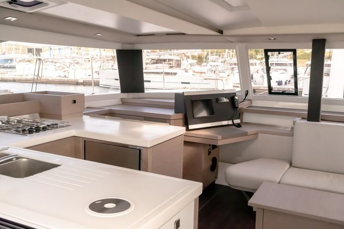 Fountaine Pajot Astrea 42 | Ion