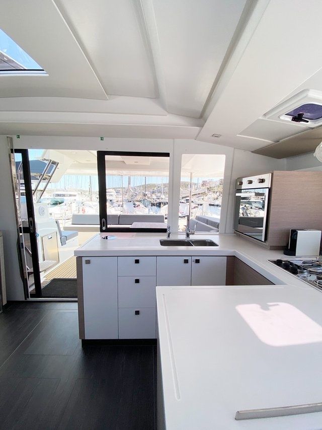 Fountaine Pajot Astrea 42 | Ion