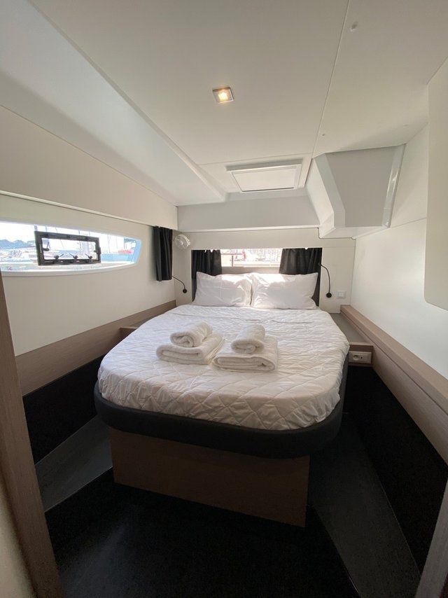 Fountaine Pajot Astrea 42 | Ion