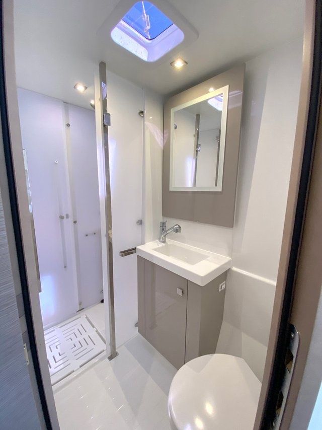 Fountaine Pajot Astrea 42 | Ion