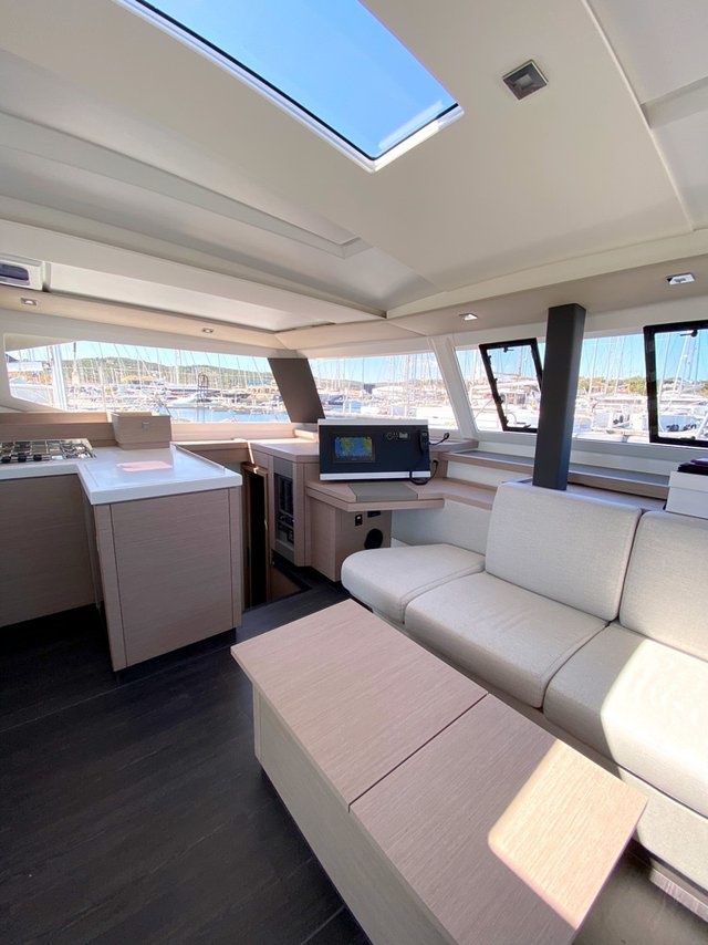 Fountaine Pajot Astrea 42 | Ion