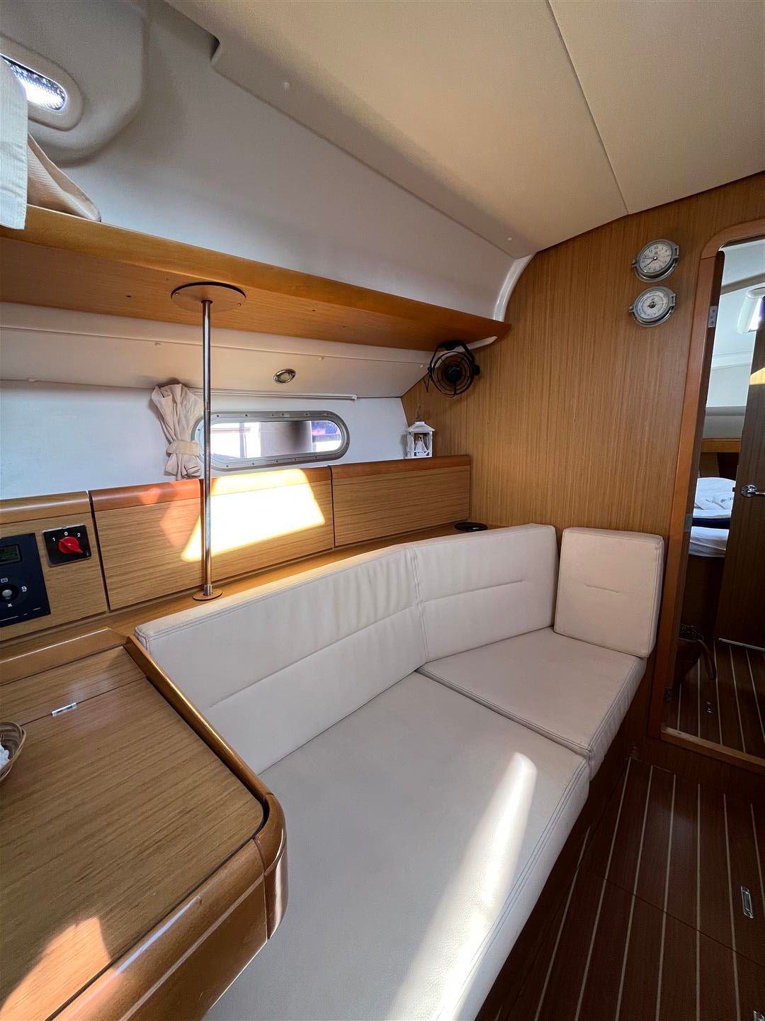 Jeanneau Sun Odyssey 42 | Waterproof