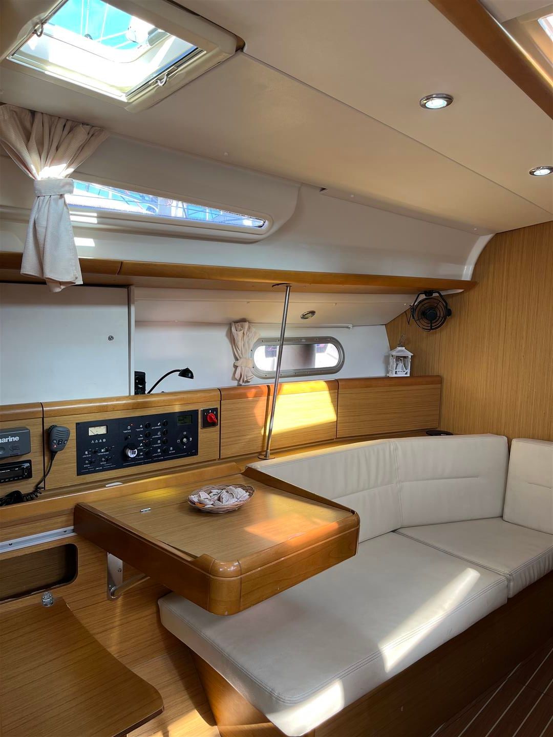 Jeanneau Sun Odyssey 42 | Waterproof