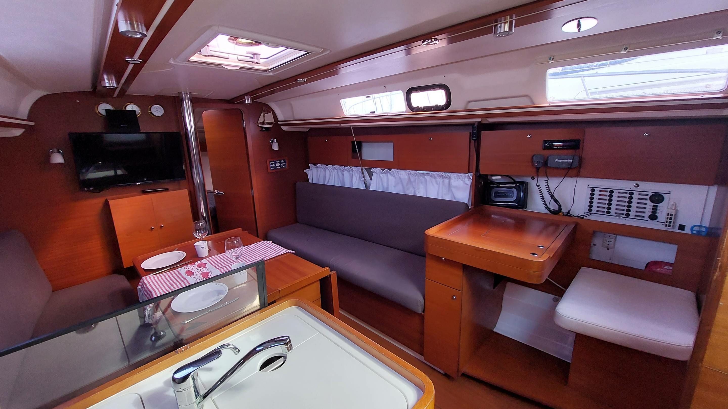 Dufour 335 | Caprice 2