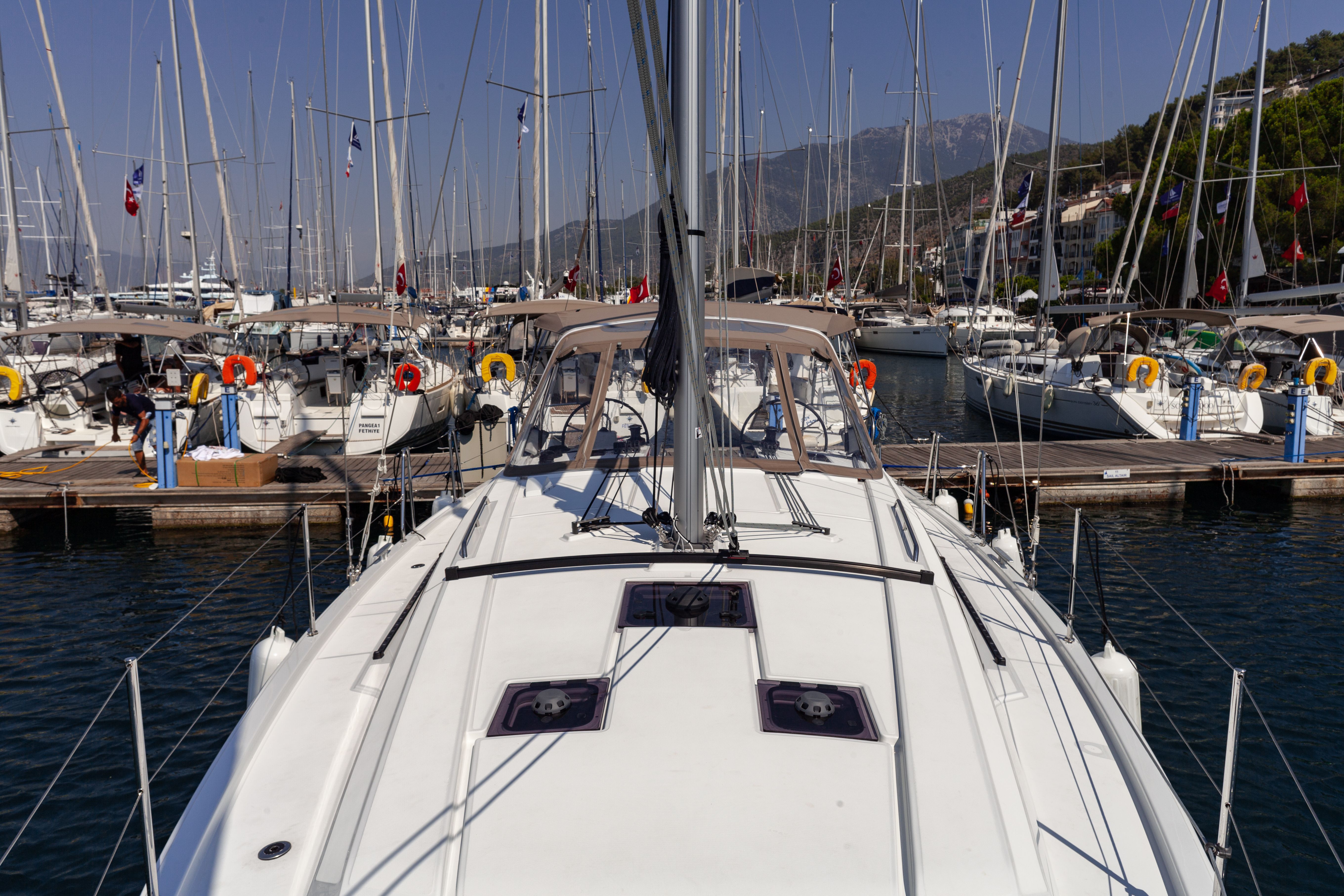 Beneteau Oceanis 41.1 | Sail Orion