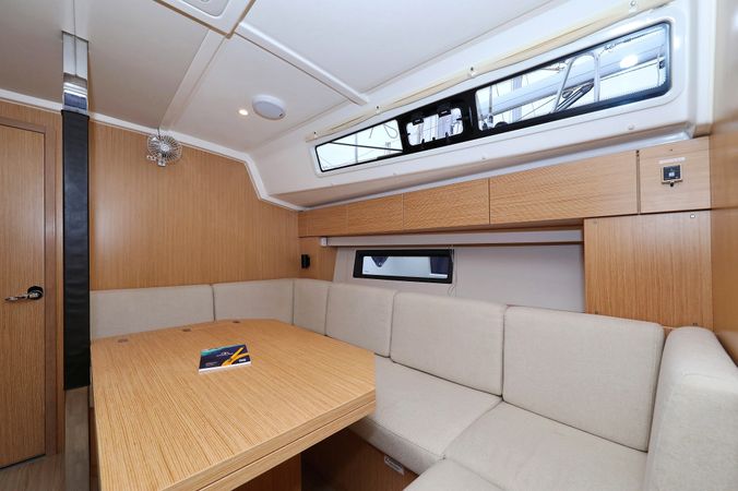 Bavaria C42 | Maupiti