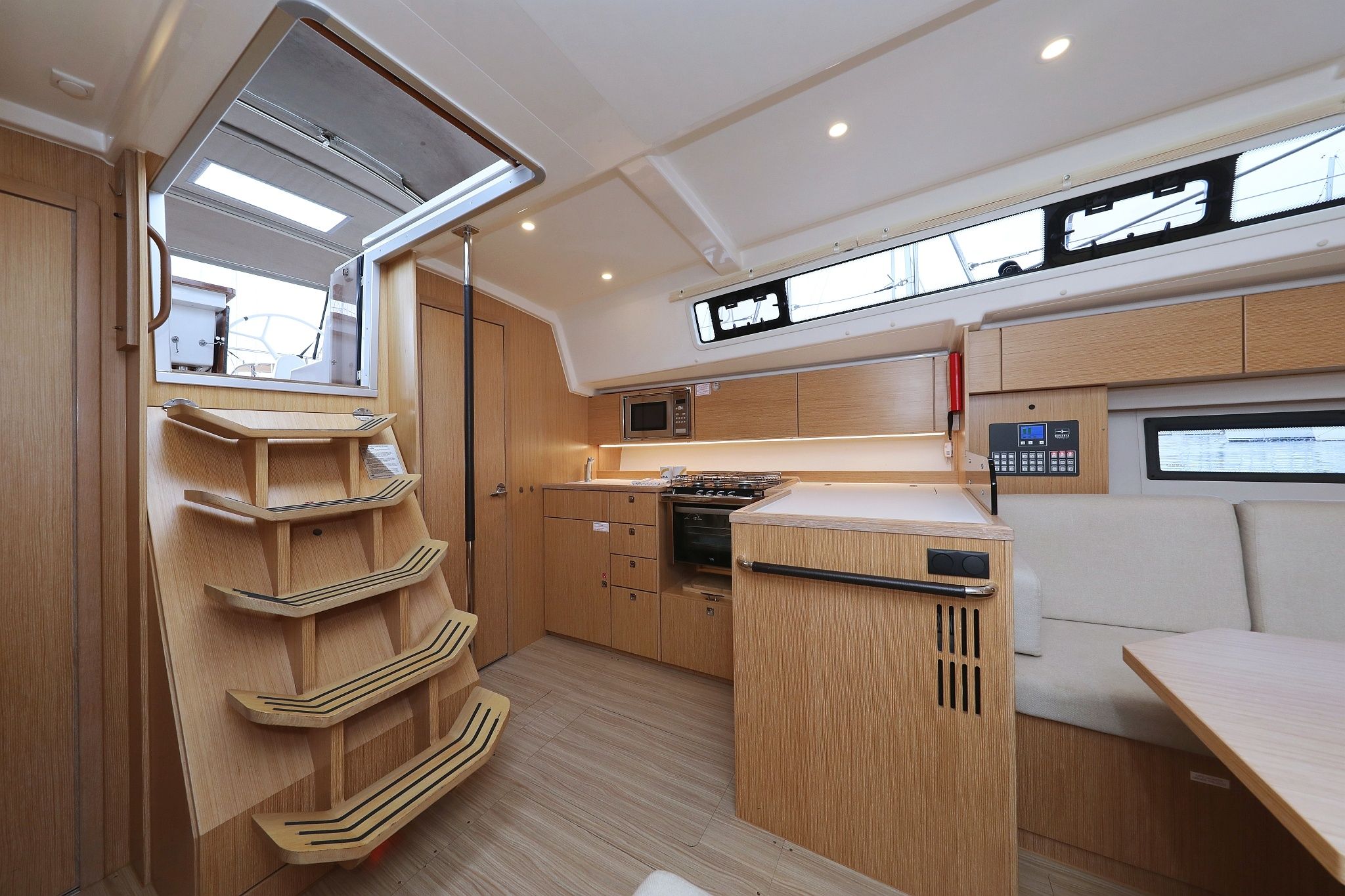 Bavaria C42 | Maupiti