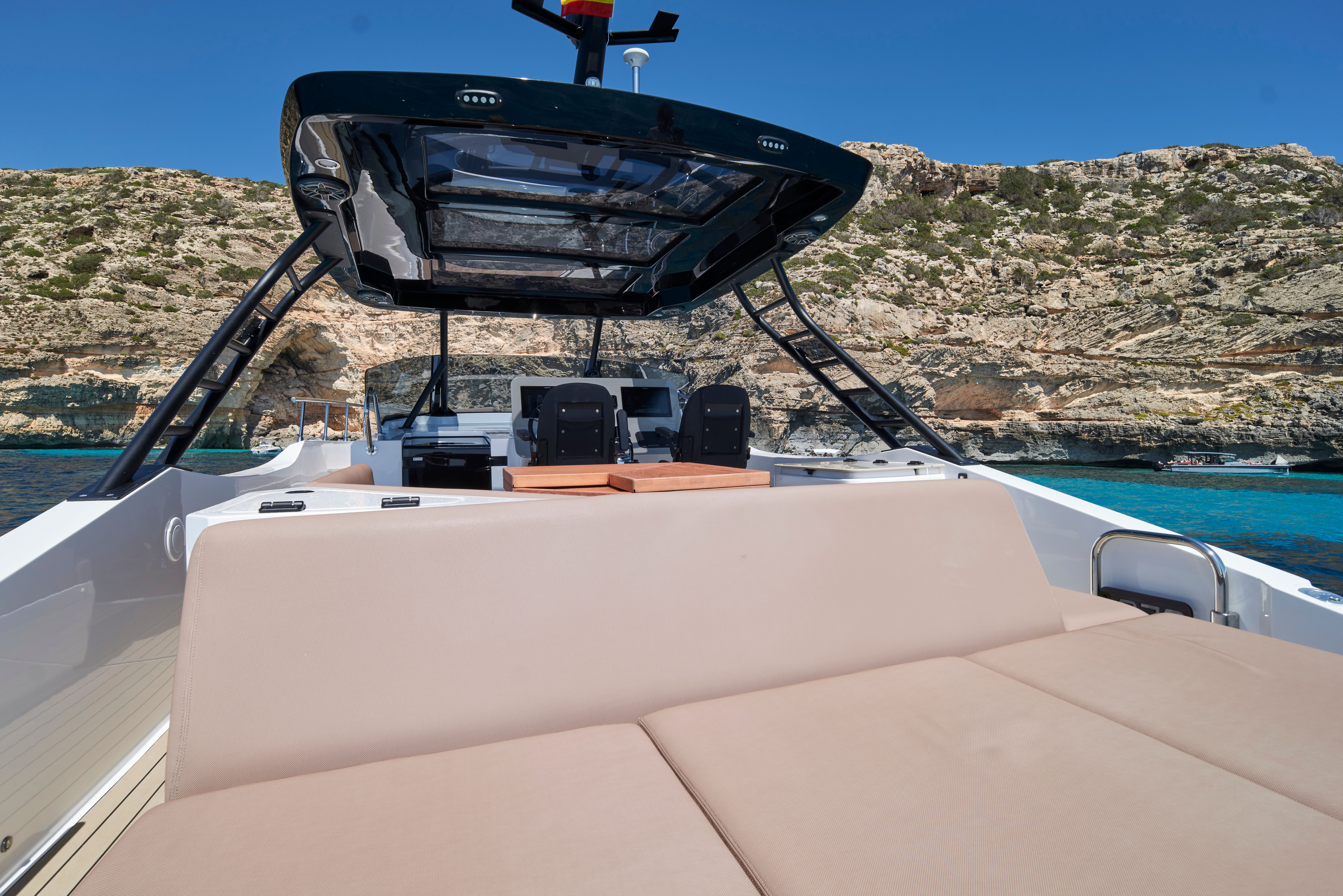 Gulf Craft Oryx 379 | Santa Cruz