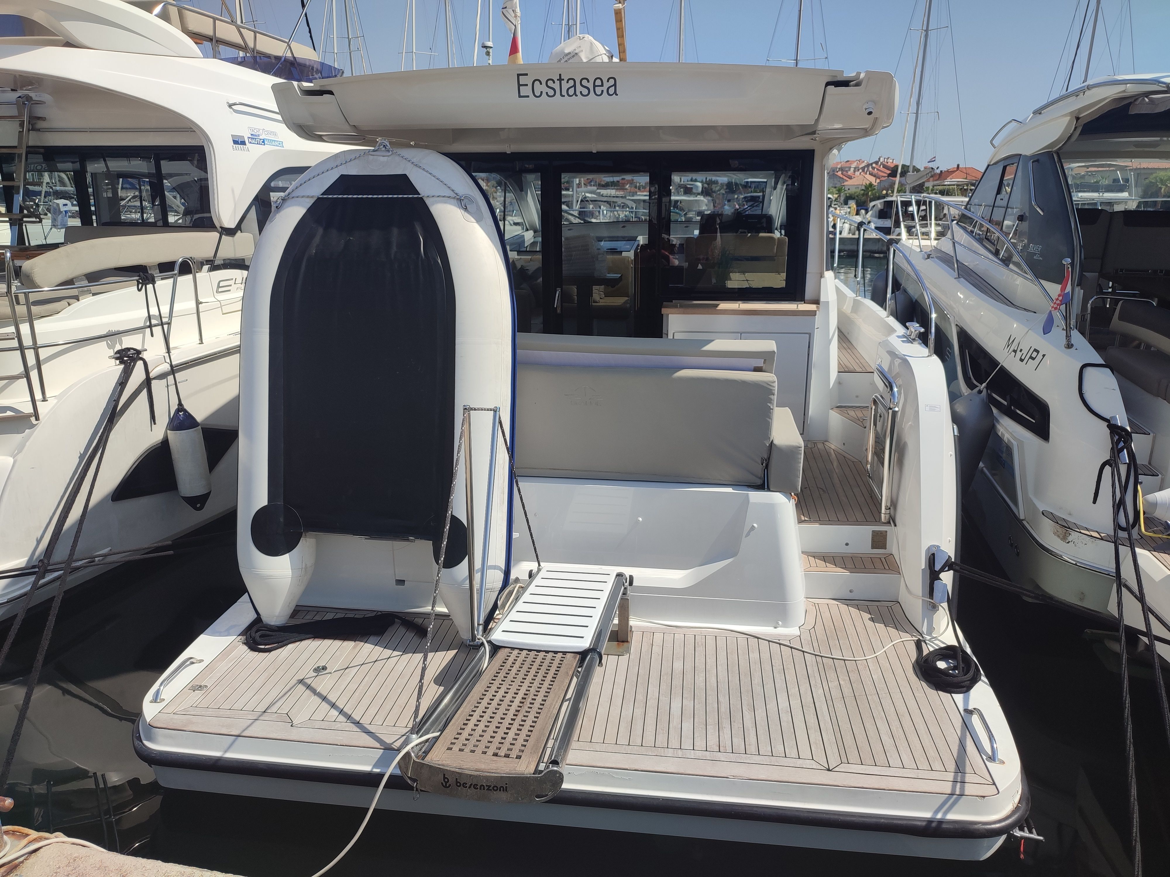 Sealine C390 | Ecstasea