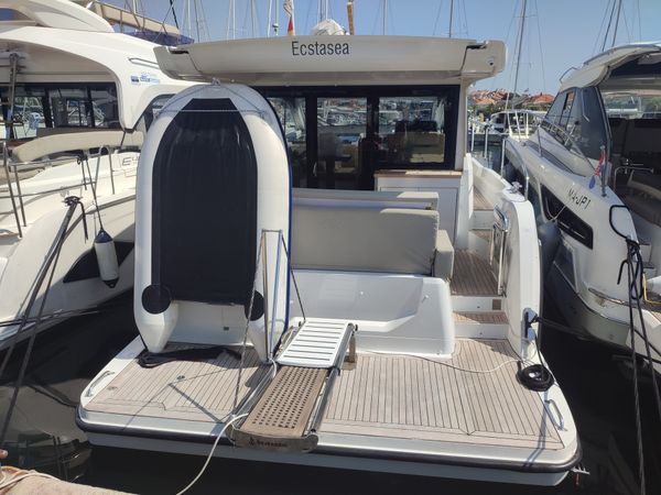 Sealine C390 | Ecstasea