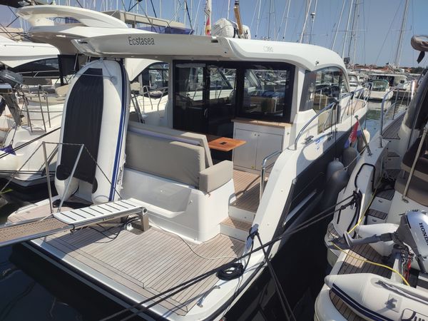 Sealine C390 | Ecstasea