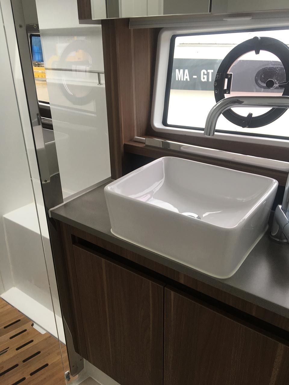 Sealine C390 | Ecstasea