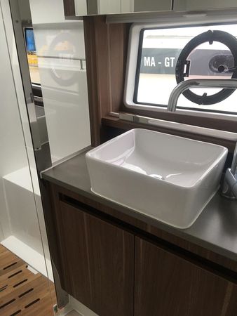 Sealine C390 | Ecstasea