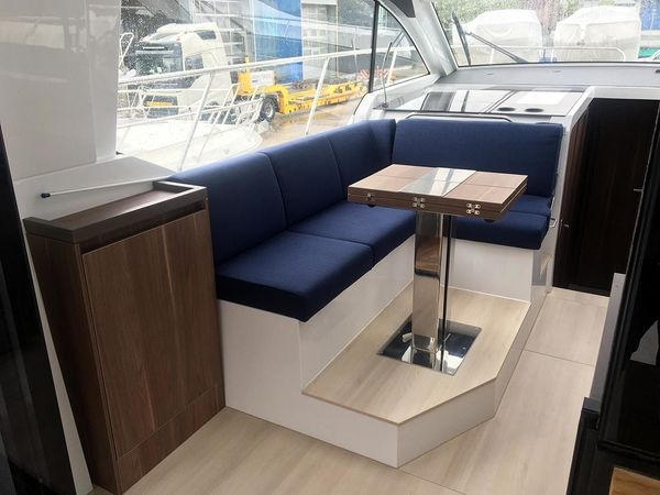 Sealine C390 | Ecstasea