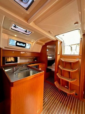 Bavaria Cruiser 37 | Emerald