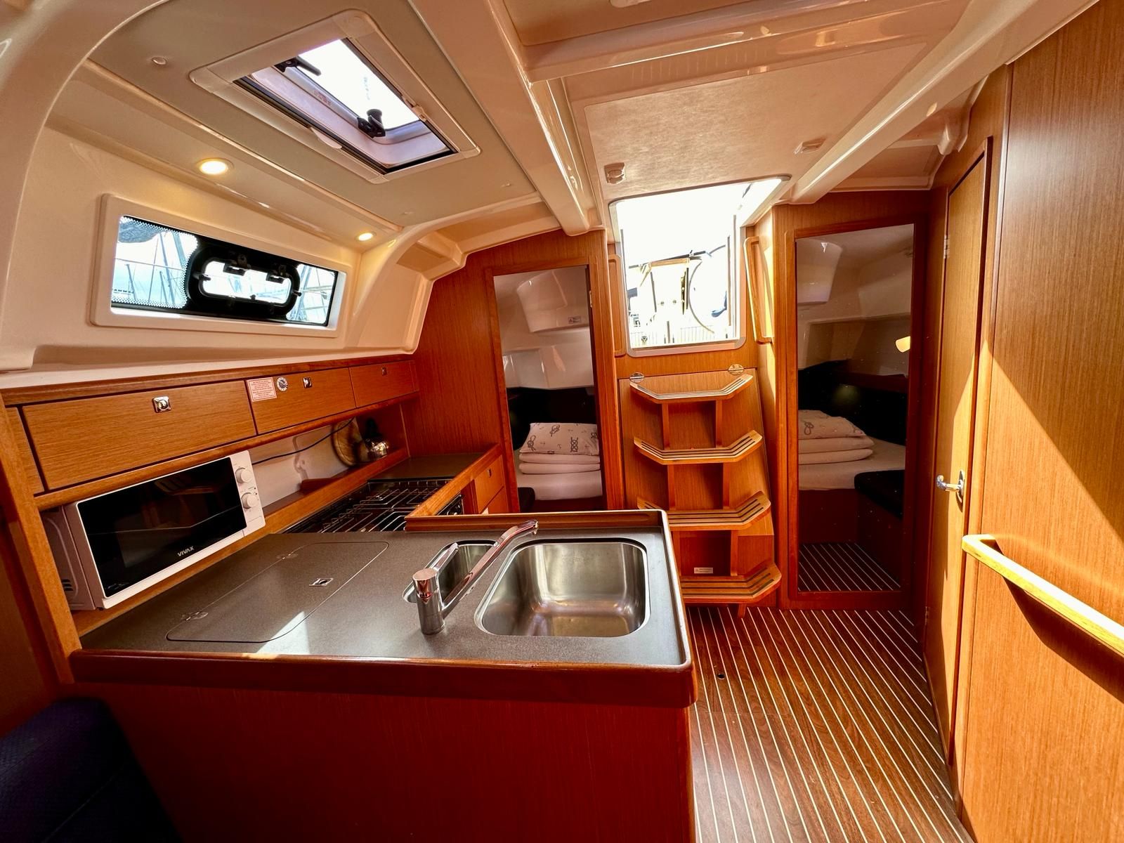 Bavaria Cruiser 37 | Lahor