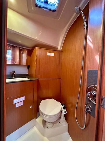 Bavaria Cruiser 41 | Zubatac