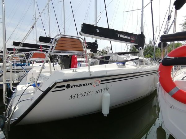Northman Maxus 33.1 | Mystic River