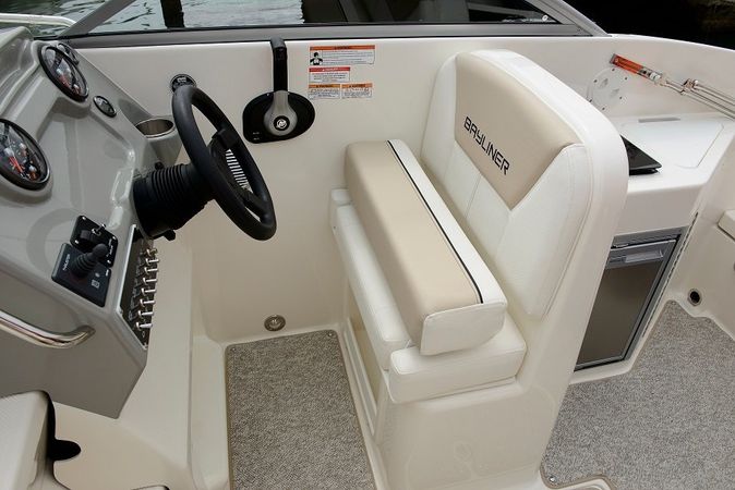 Bayliner 742 | Cuddy