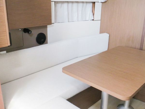 Beneteau Oceanis 38.1 | Eleven