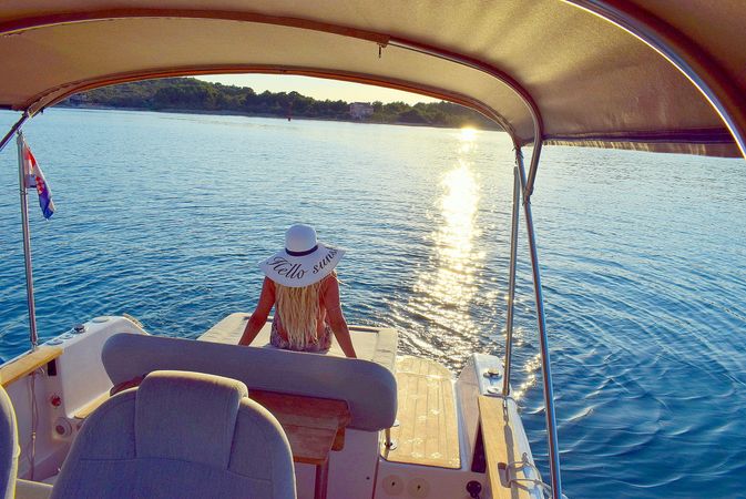 Focus SunDeck 23 | Deluxe