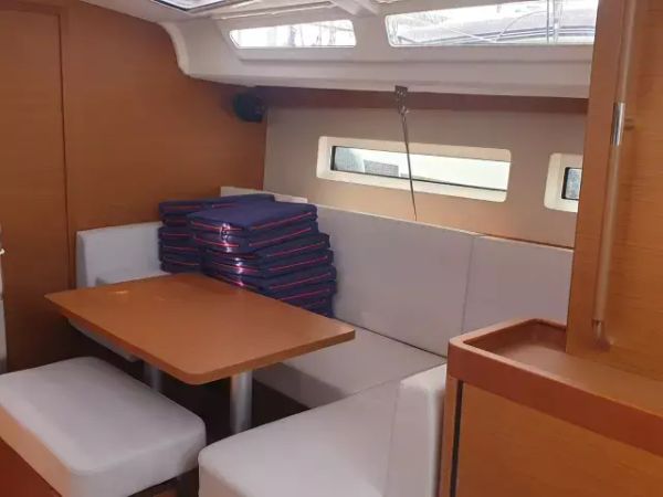 Jeanneau Sun Odyssey 440 | Lazy River