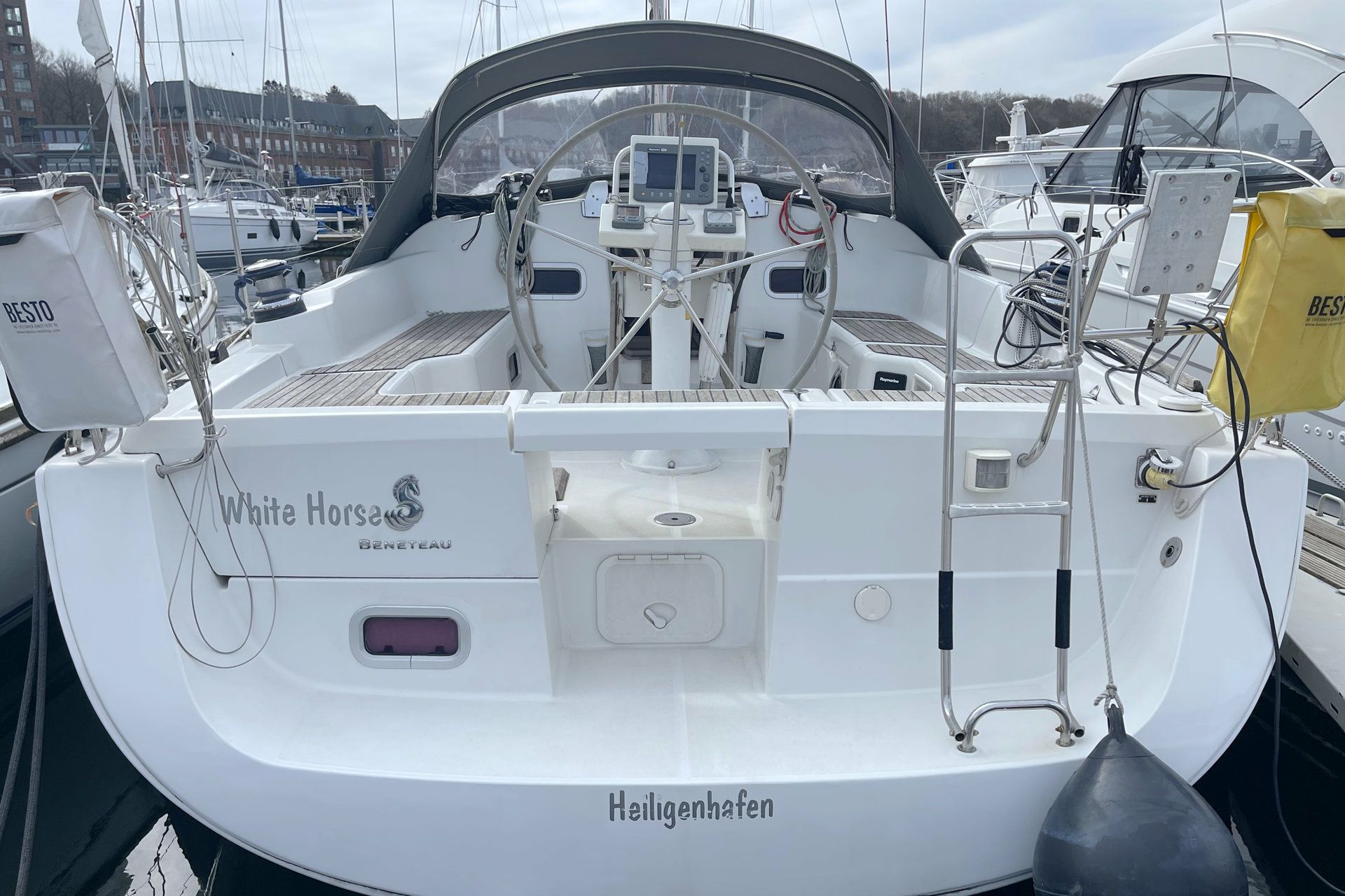 Beneteau Oceanis 37 | White Horse
