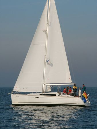 Beneteau Oceanis 37 | White Horse