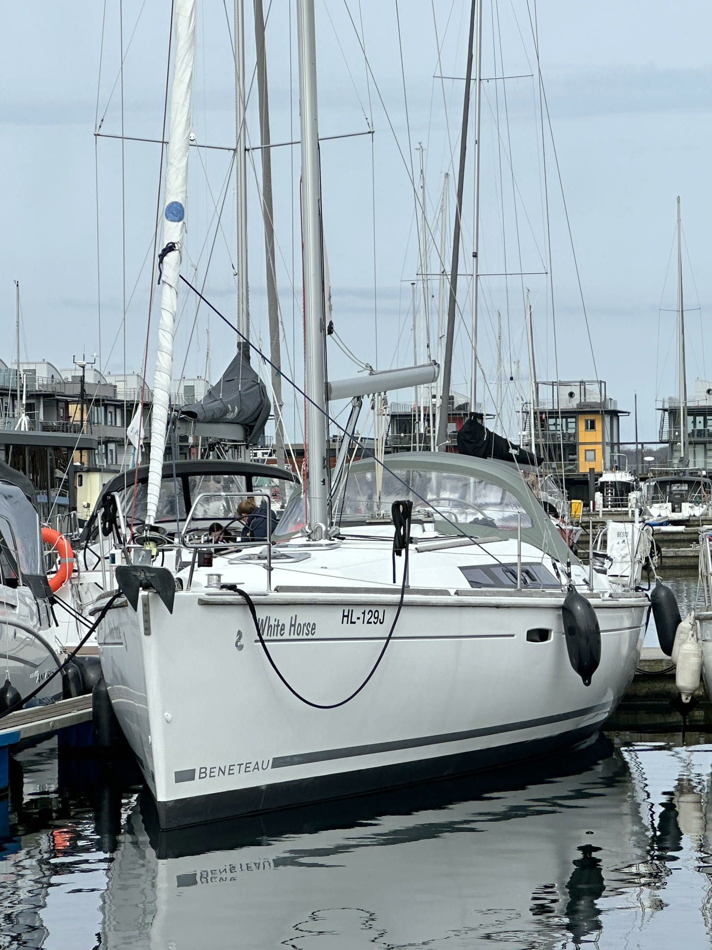 Beneteau Oceanis 37 | White Horse