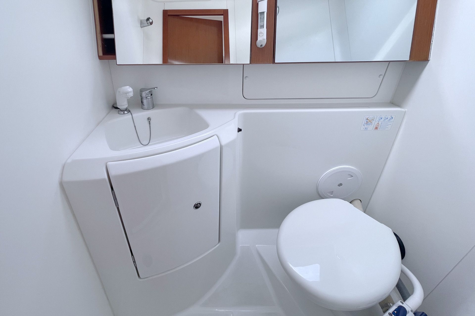 Beneteau Oceanis 37 | White Horse