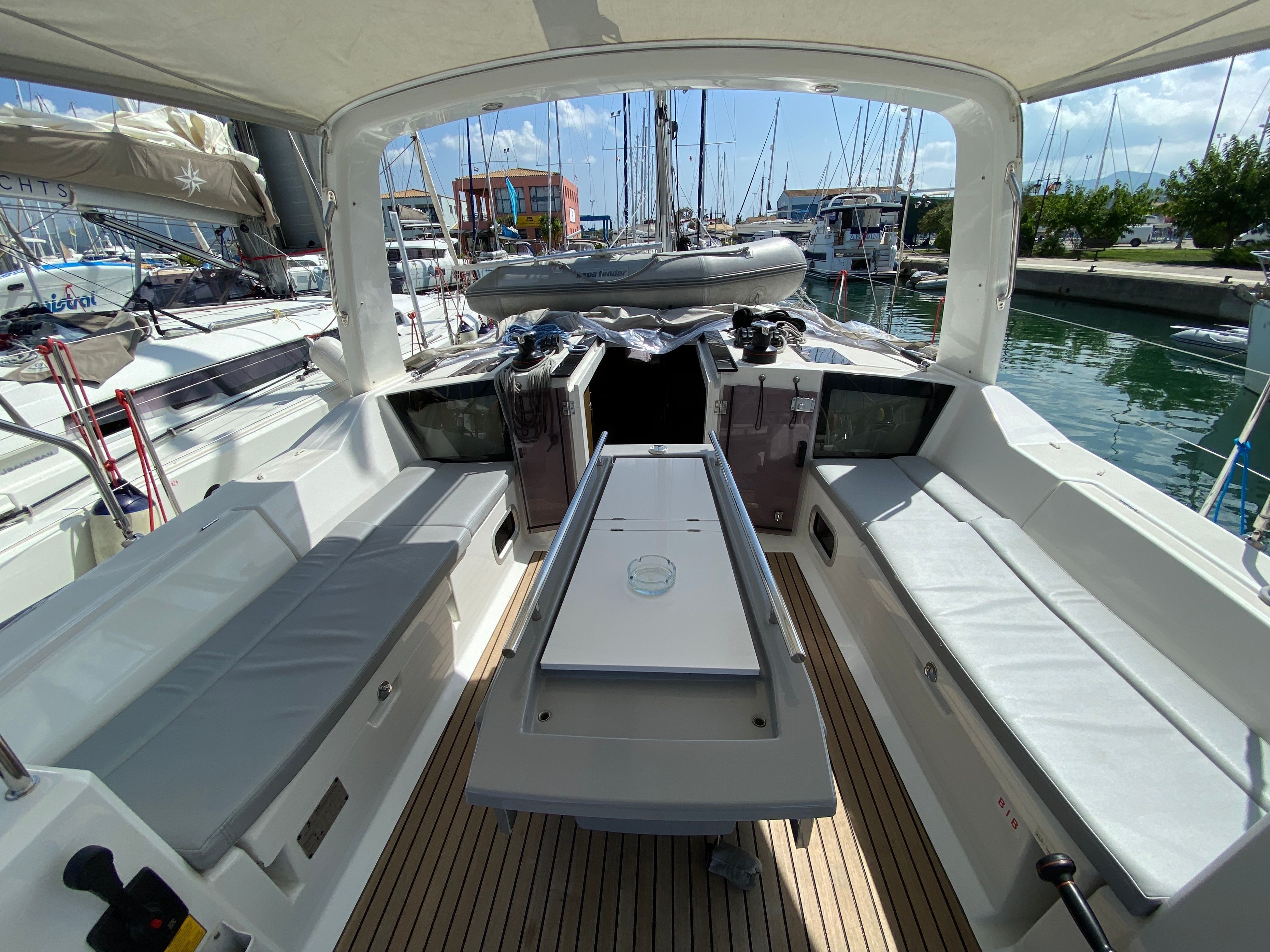 Beneteau Oceanis 41.1 | Alma Libre 5