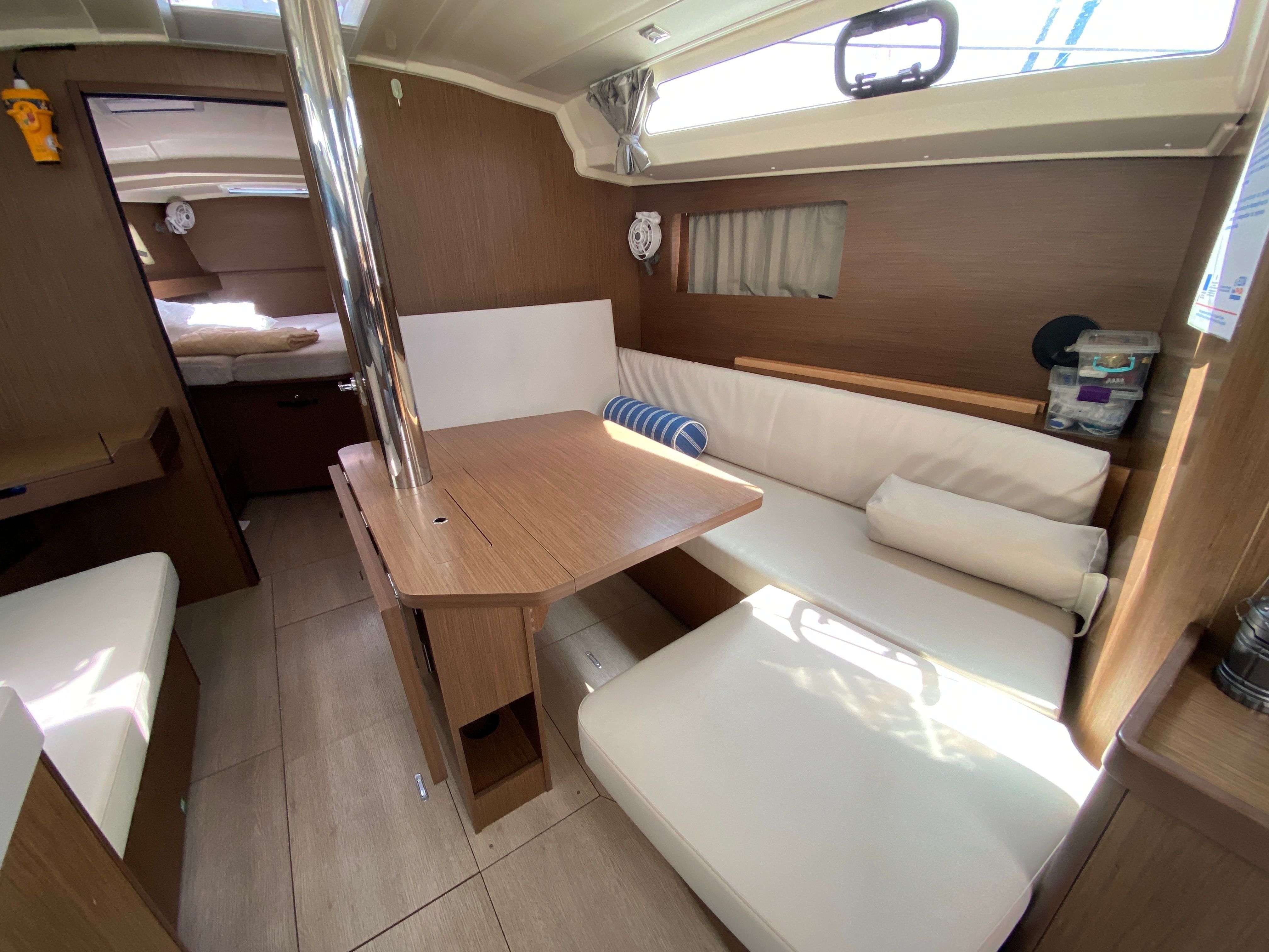 Beneteau Oceanis 41.1 | Alma Libre 5