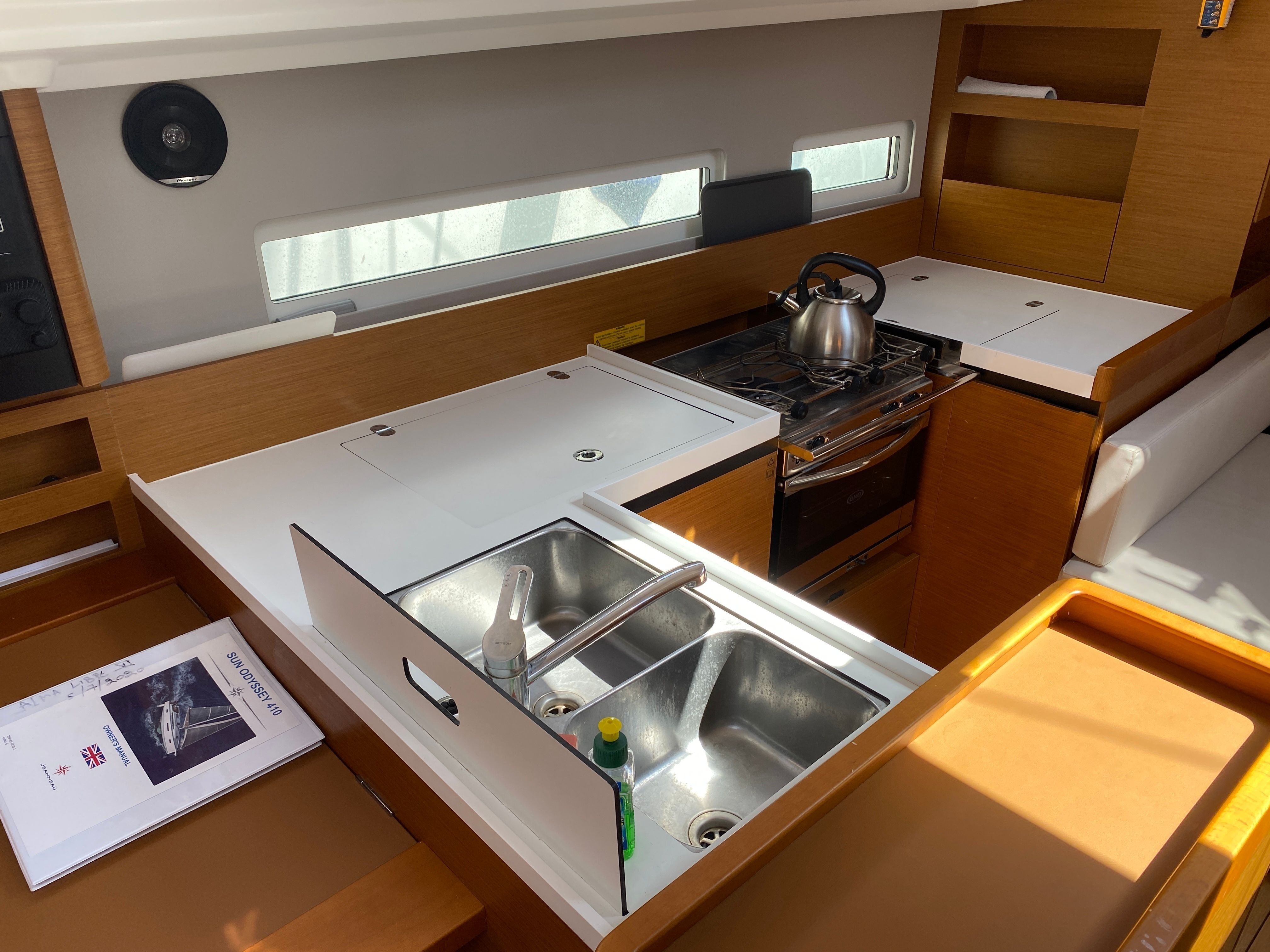 Jeanneau Sun Odyssey 410 | Alma Libre 6