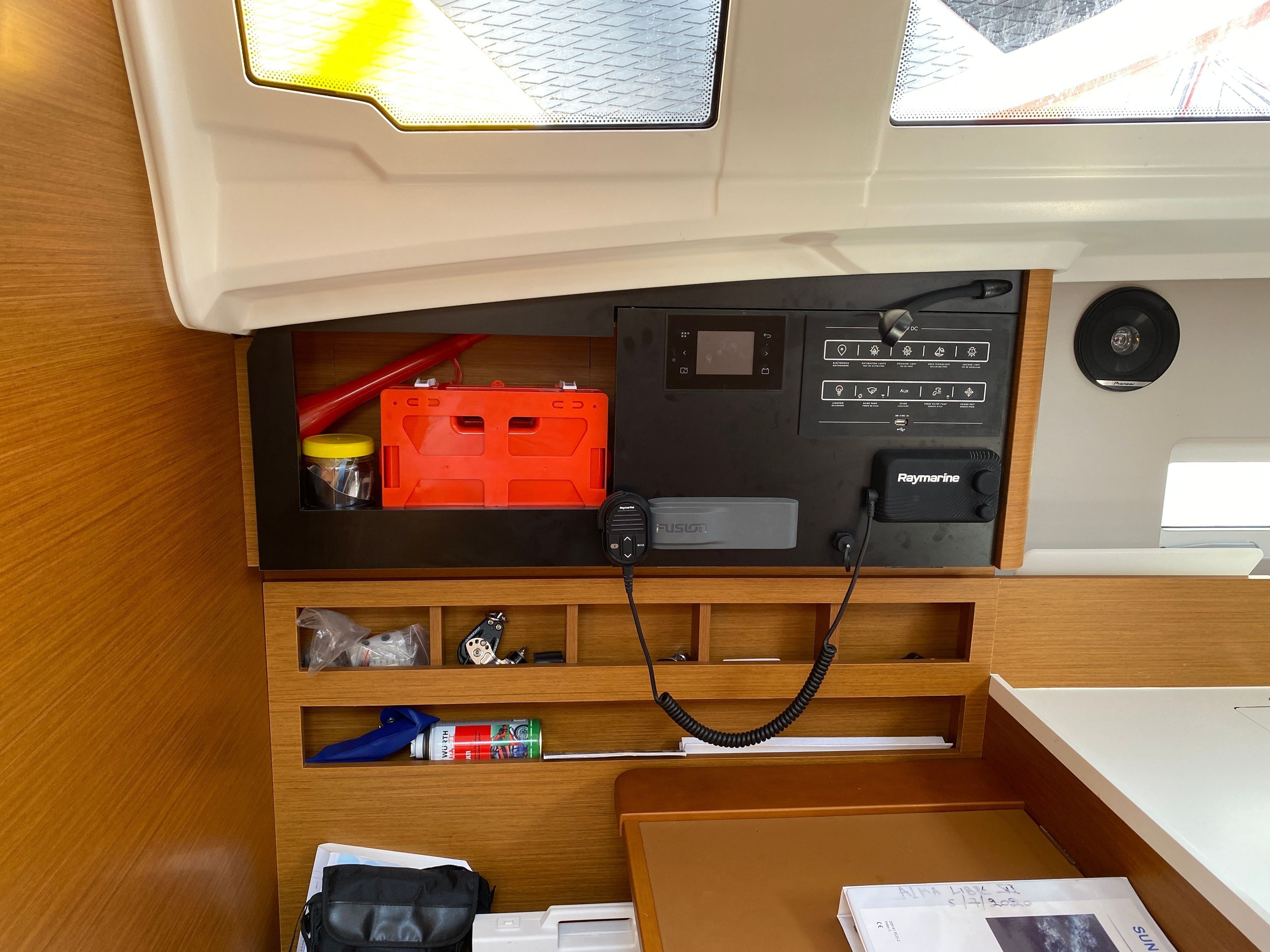 Jeanneau Sun Odyssey 410 | Alma Libre 6