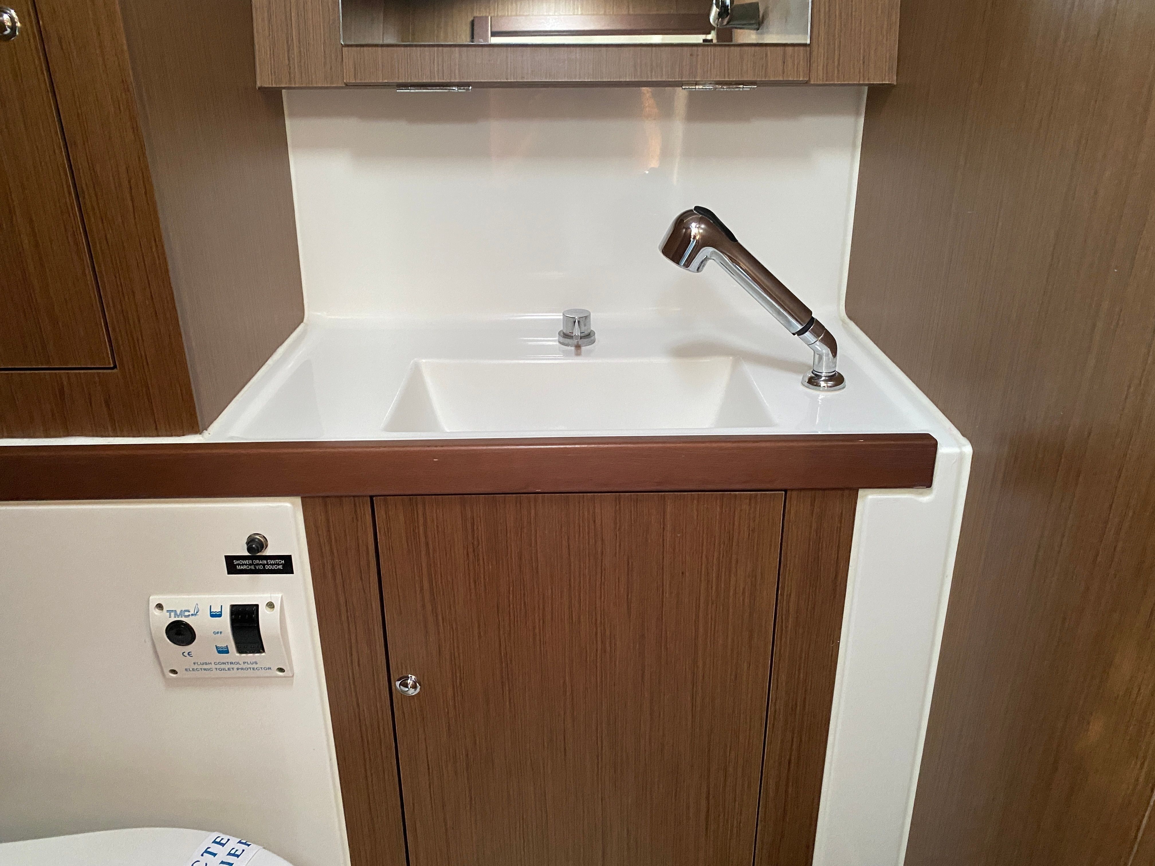 Jeanneau Sun Odyssey 410 | Alma Libre 6