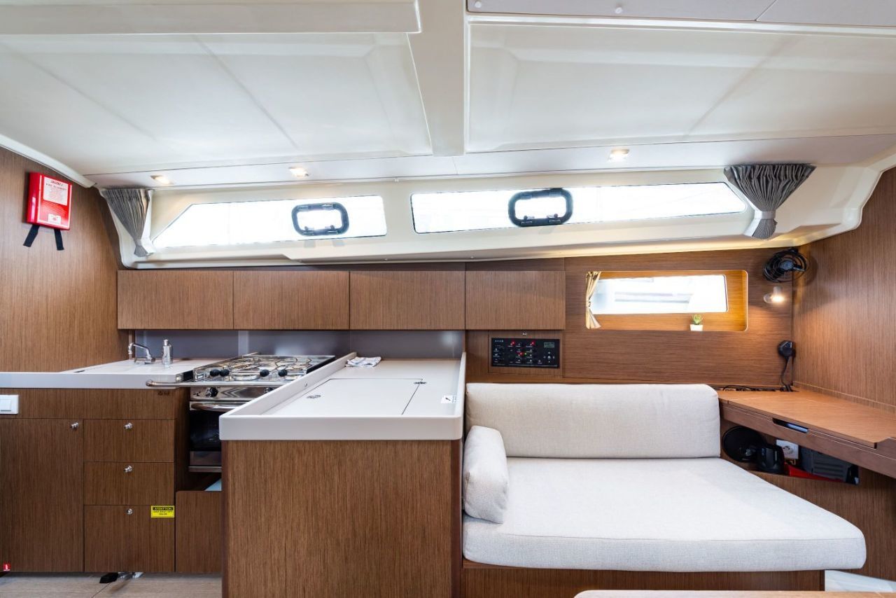 Beneteau Oceanis 41.1 | Elena