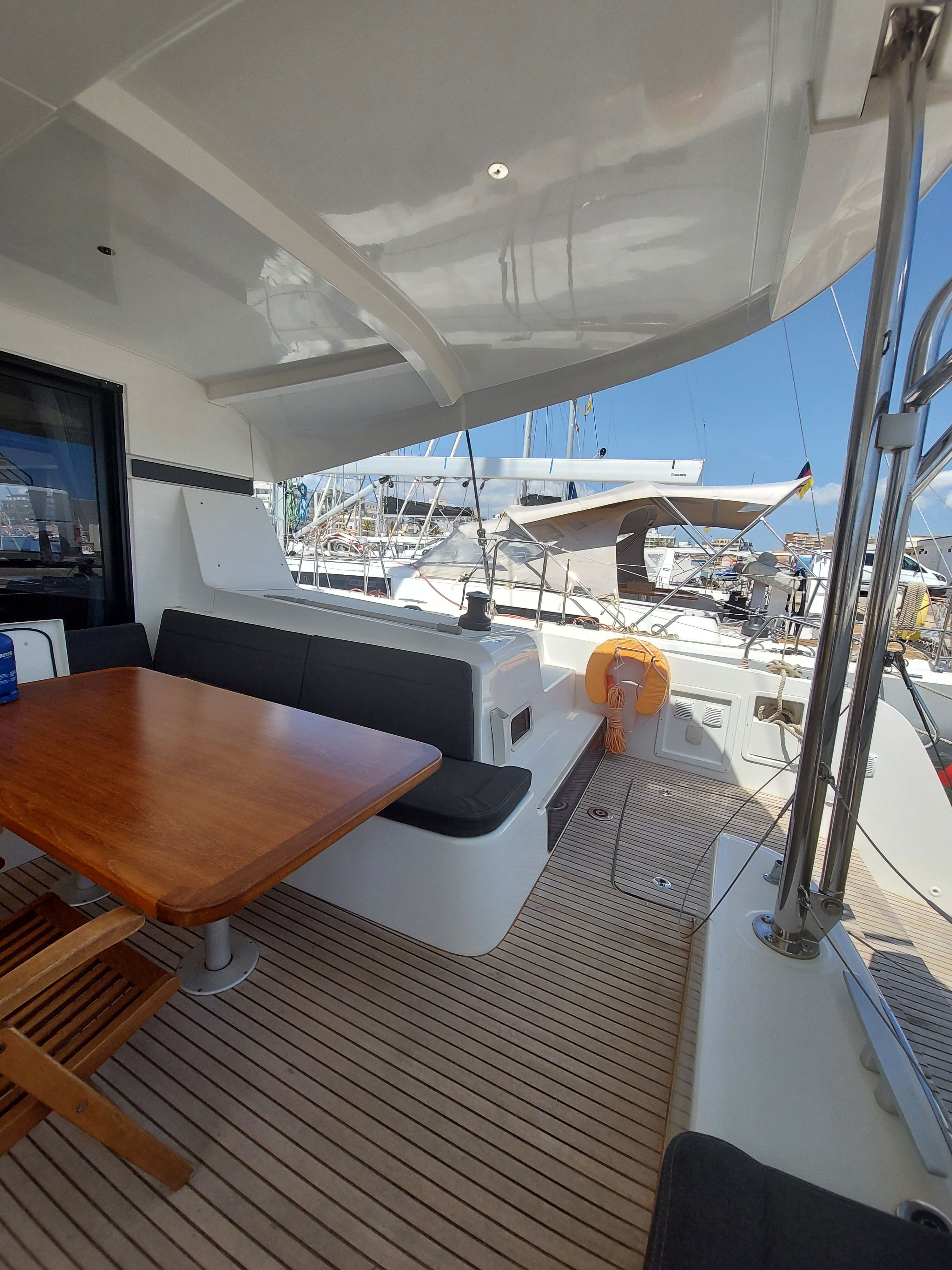 Lagoon 42 | Moonlight