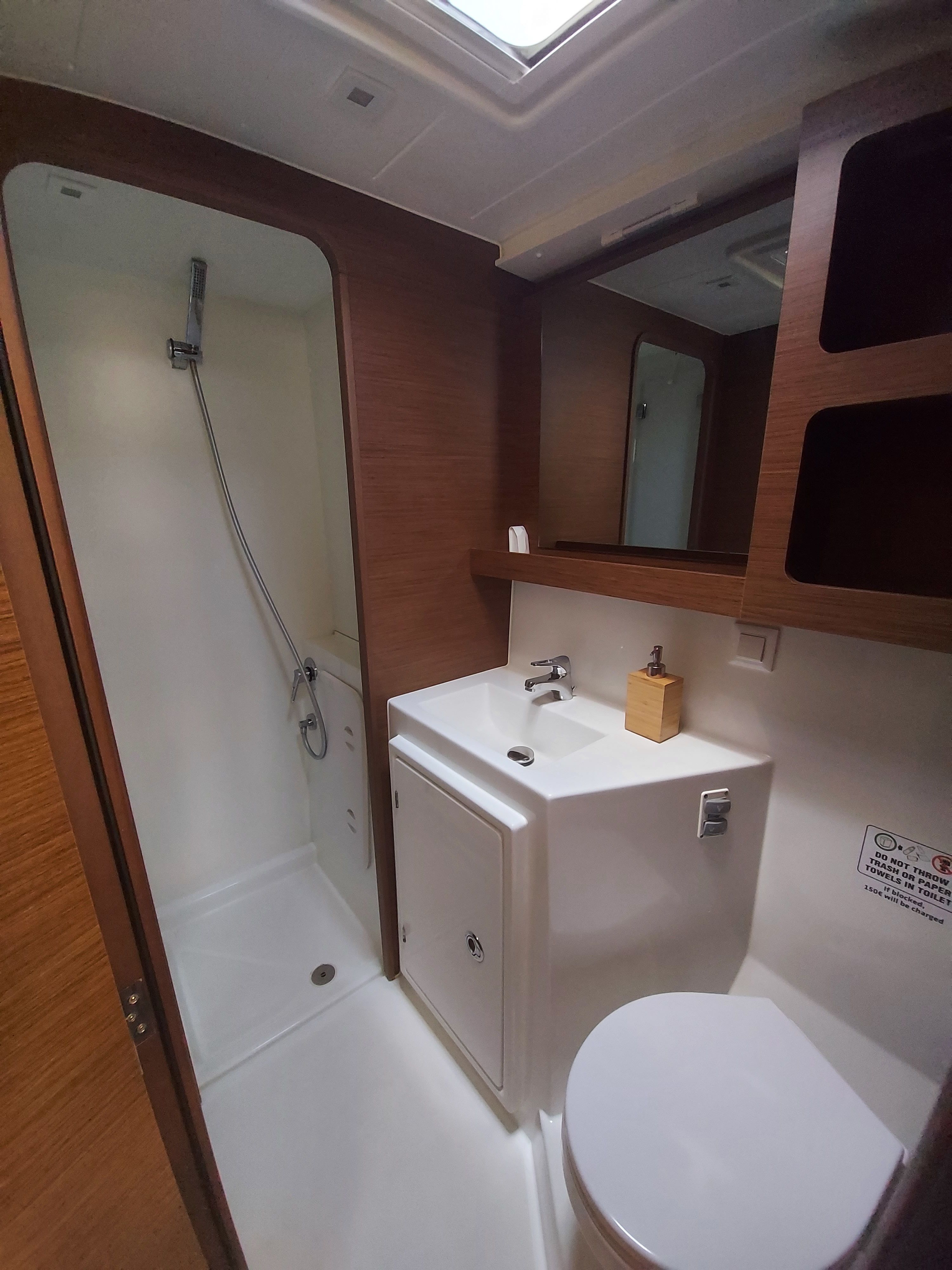 Lagoon 42 | Moonlight