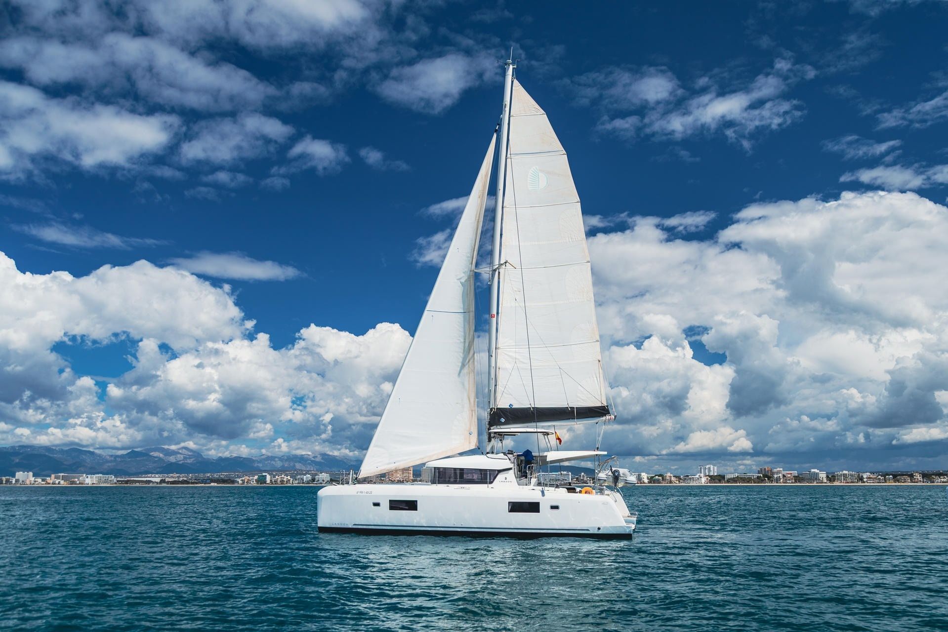 Lagoon 42 | Moonlight