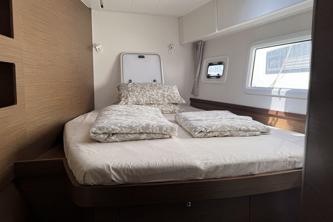 Lagoon 42 | Moonlight