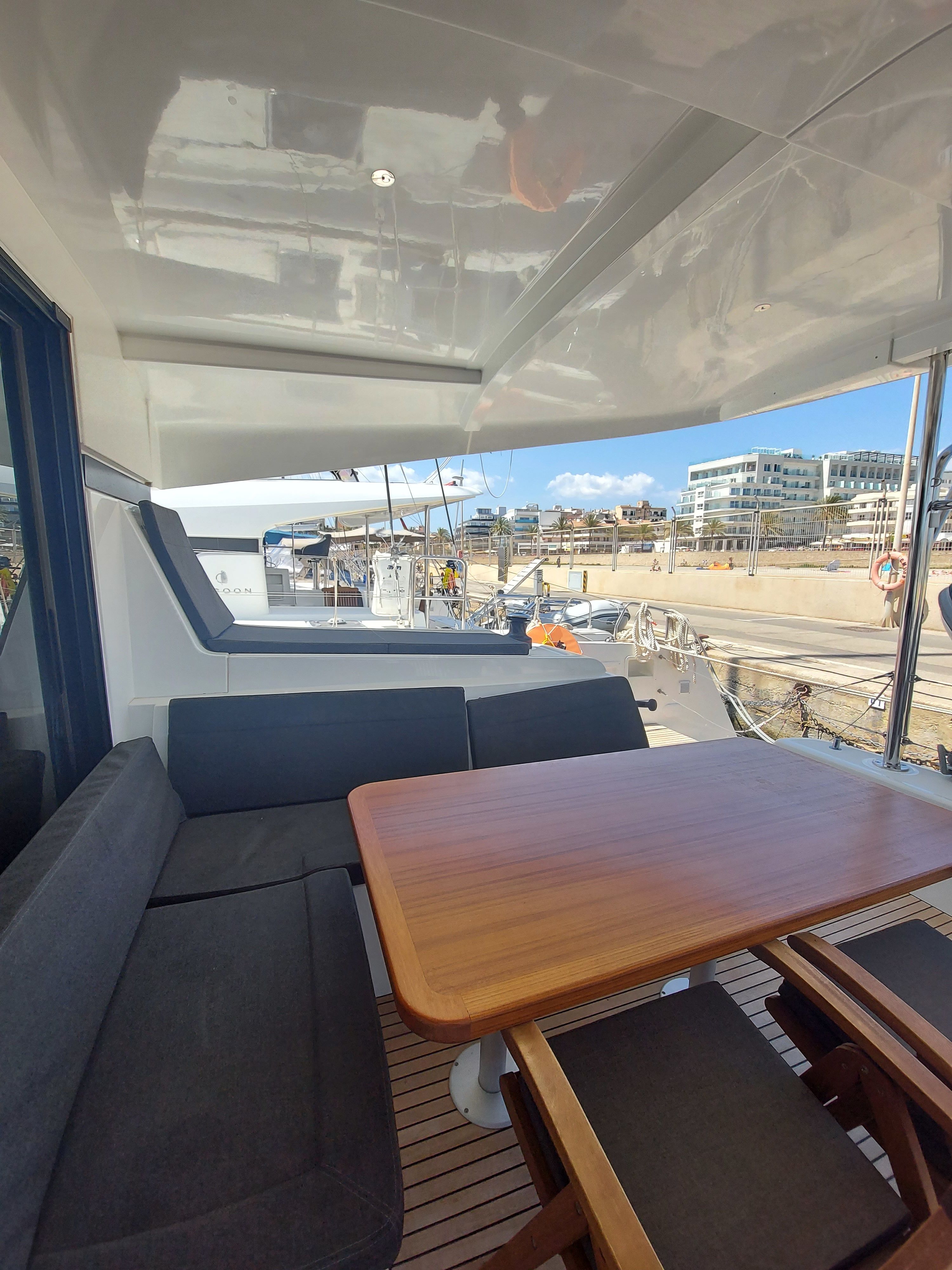 Lagoon 42 | Sunshine