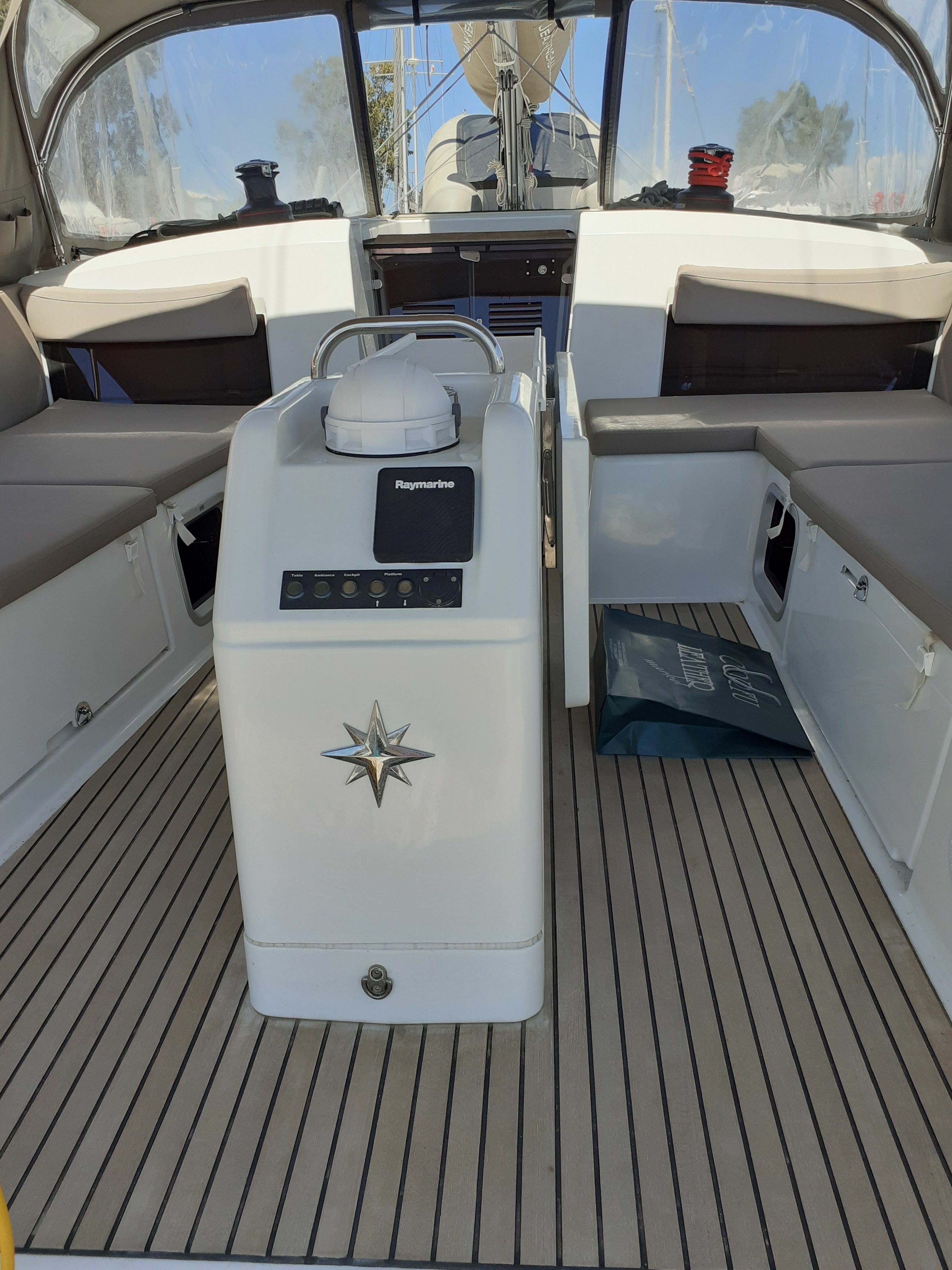 Jeanneau Sun Odyssey 490 | White Pearl